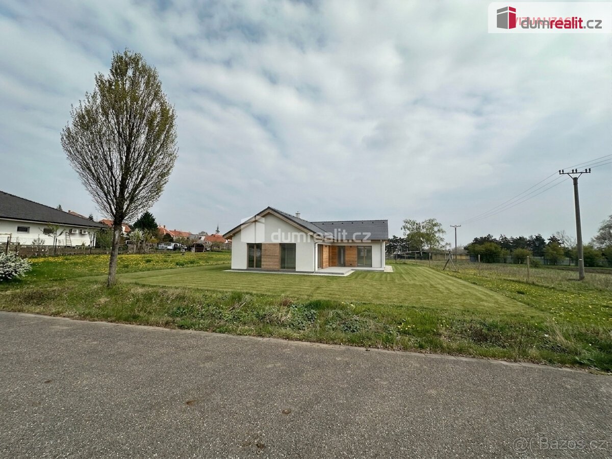 Stavební pozemek 1.269m2, Přítluky