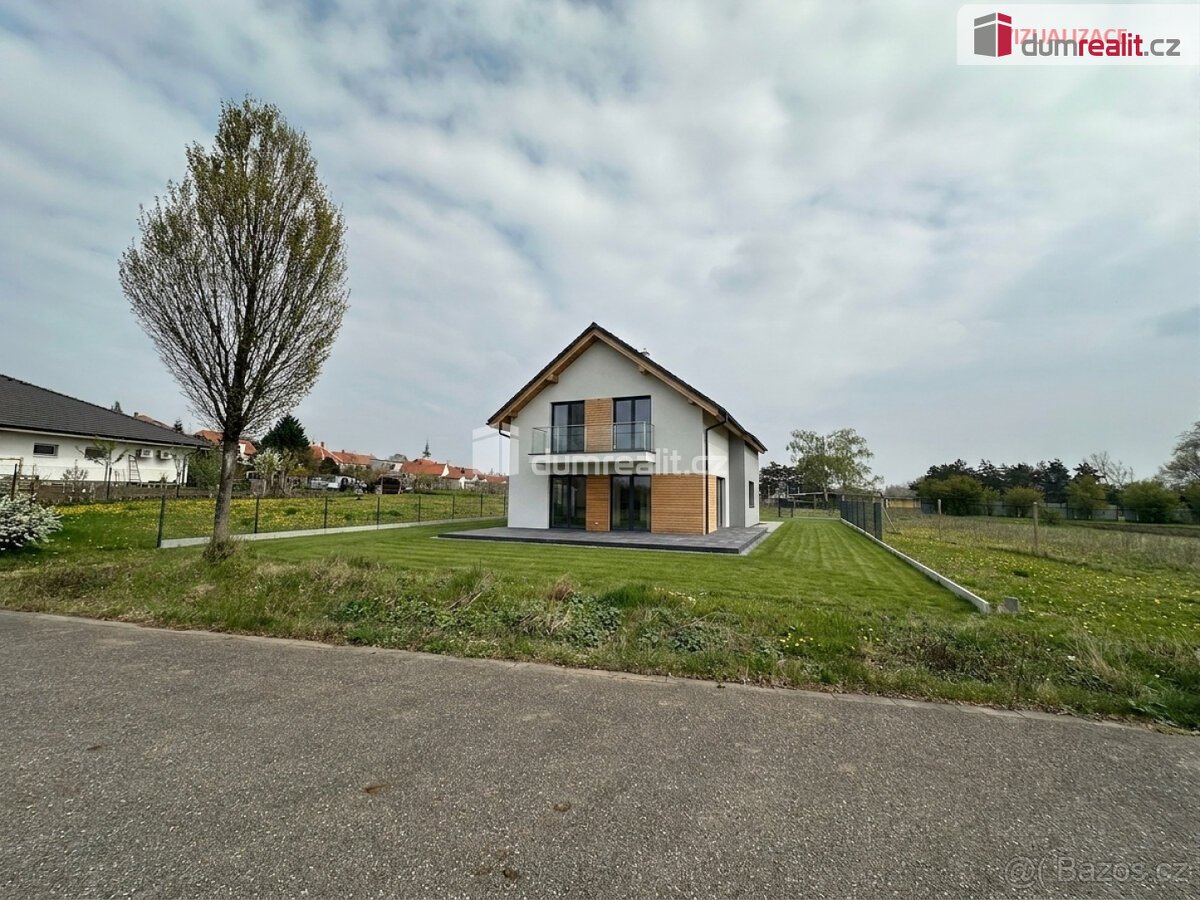 Stavební pozemek 1.269m2, Přítluky