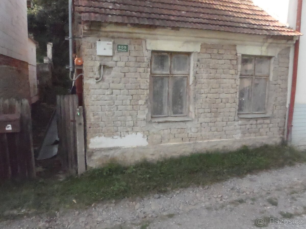 Stavební pozemek Jedovnice, zasíťováno, parkování.