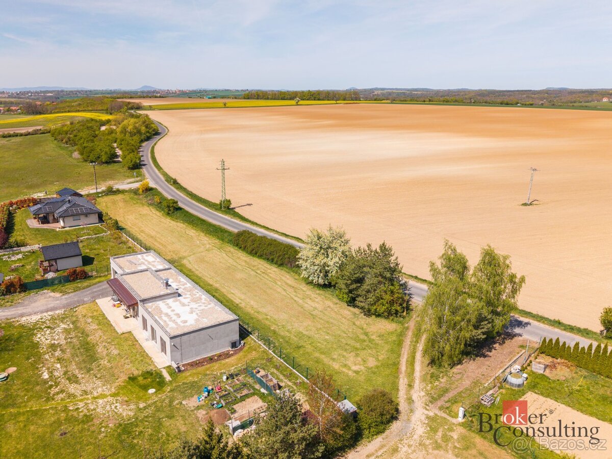 Prodej, pozemky/bydlení, 2357 m2, Jenichov 5, 27734 Střemy, 