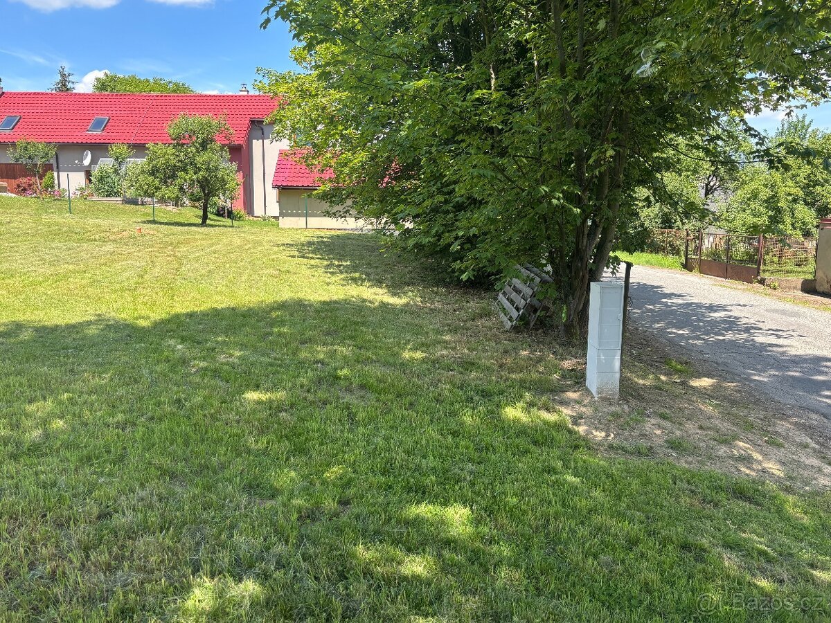 Stavební pozemek 2 226 m² se stavebním povolením, Boňkov