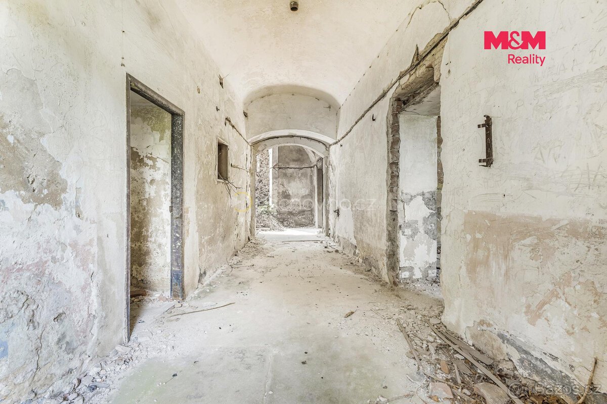 Prodej komerčního pozemku, 18500 m², Zvoleněves