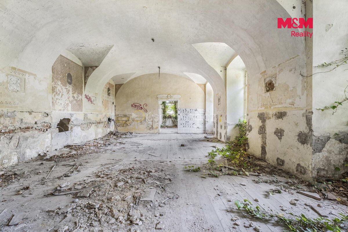Prodej komerčního pozemku, 18500 m², Zvoleněves