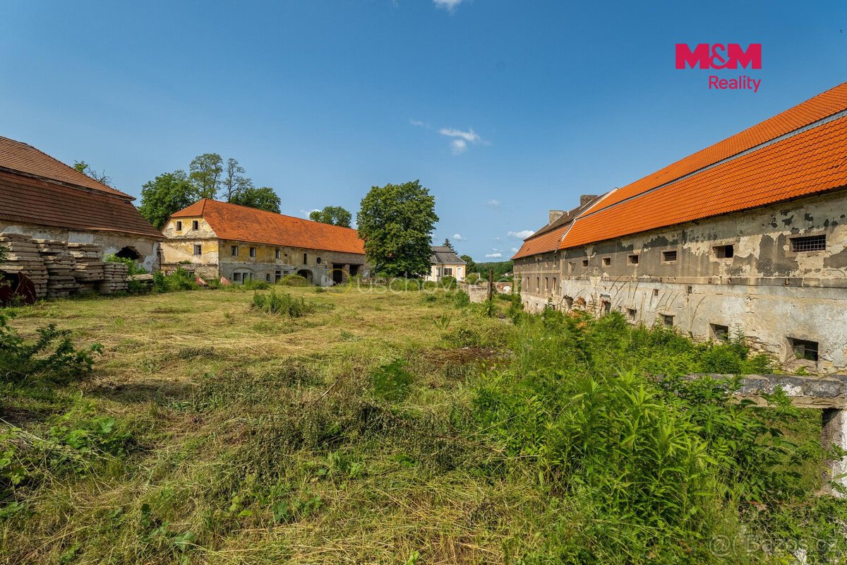 Prodej komerčního pozemku, 18500 m², Zvoleněves