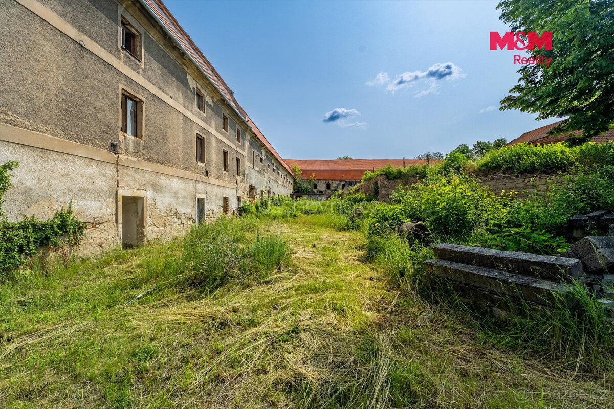 Prodej komerčního pozemku, 18500 m², Zvoleněves