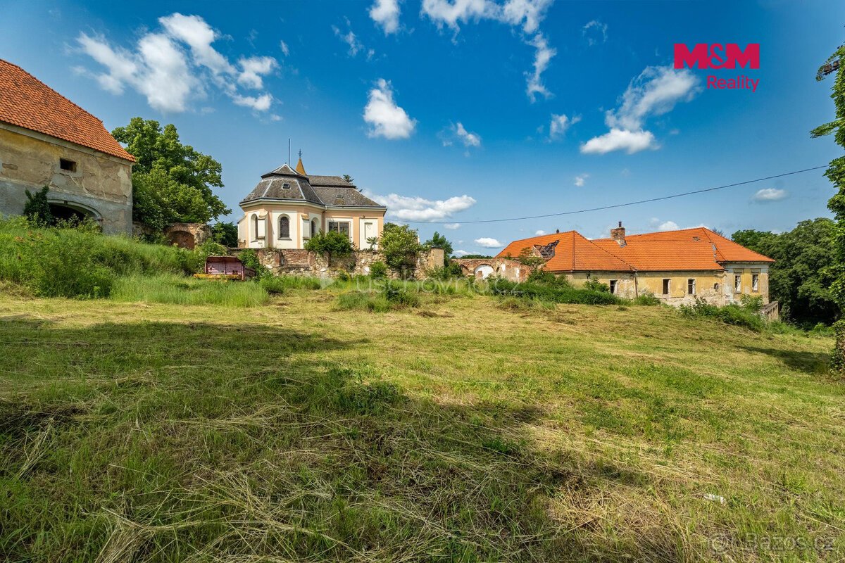 Prodej komerčního pozemku, 18500 m², Zvoleněves