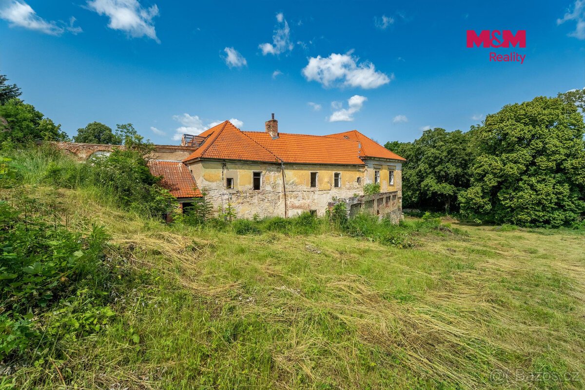 Prodej komerčního pozemku, 18500 m², Zvoleněves