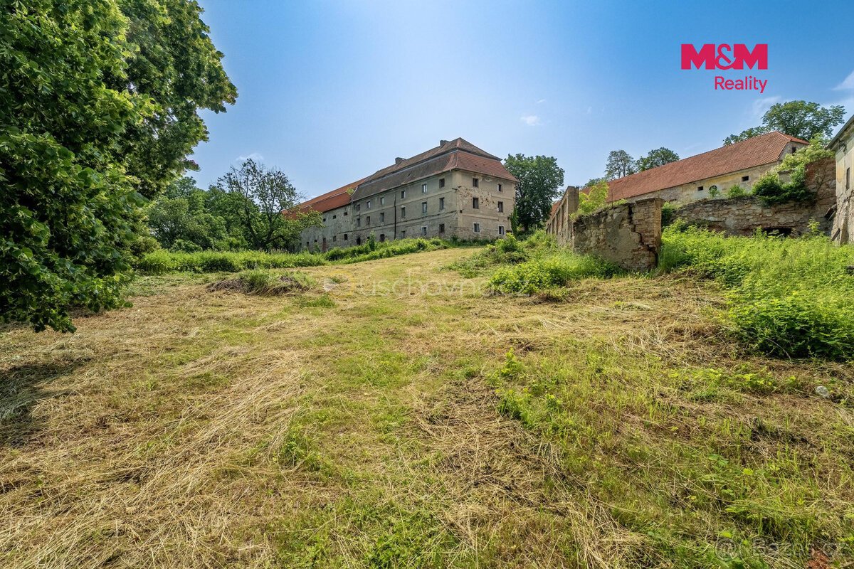 Prodej komerčního pozemku, 18500 m², Zvoleněves