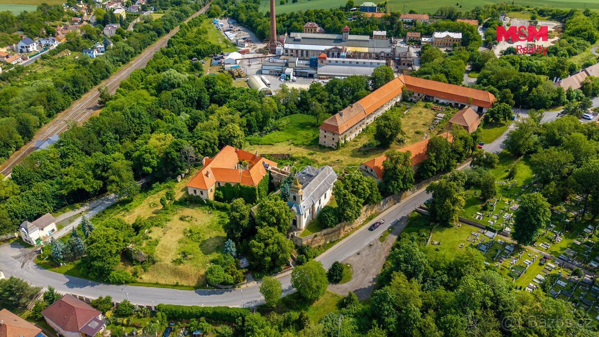 Prodej komerčního pozemku, 18500 m², Zvoleněves