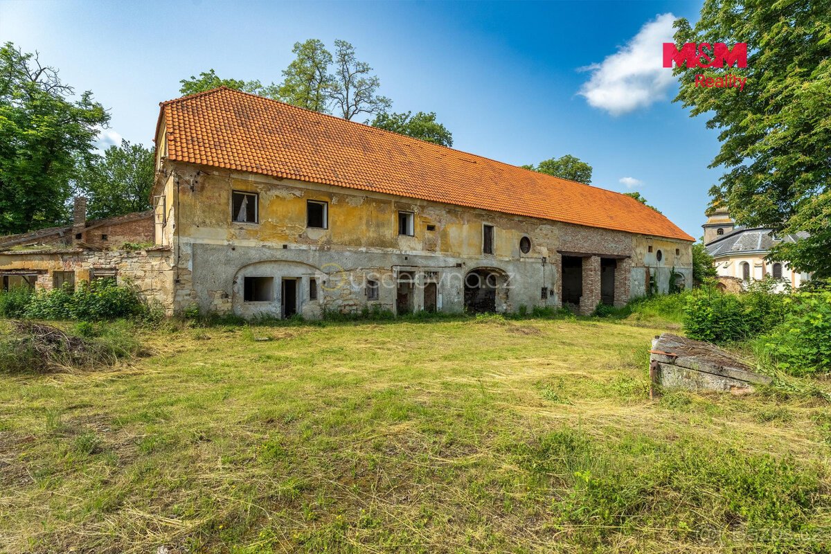 Prodej komerčního pozemku, 18500 m², Zvoleněves