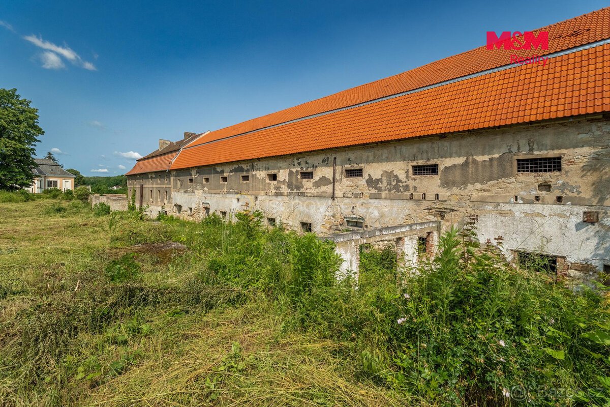 Prodej komerčního pozemku, 18500 m², Zvoleněves