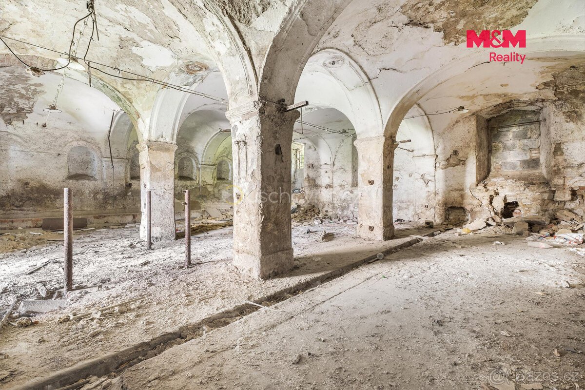 Prodej komerčního pozemku, 18500 m², Zvoleněves