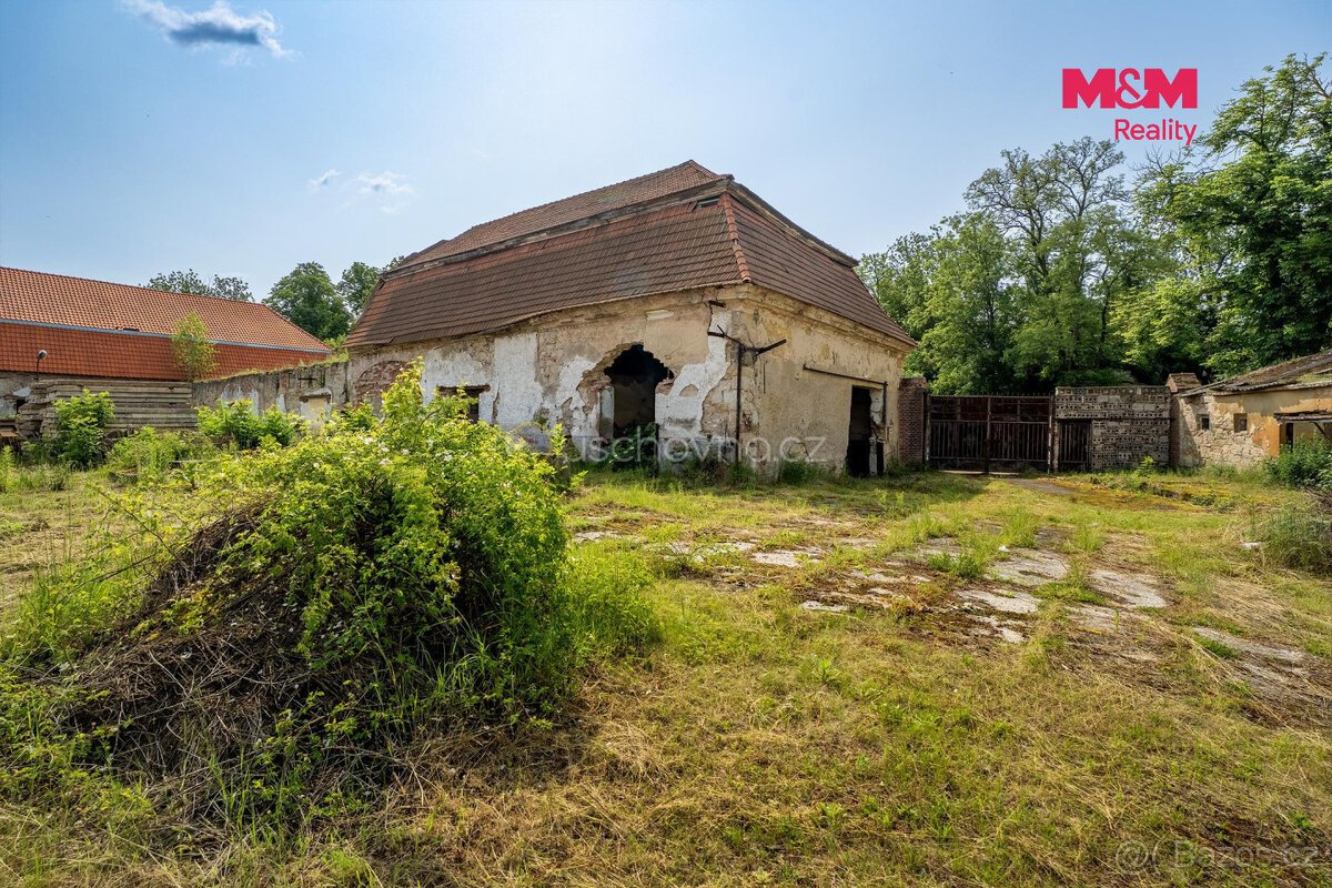 Prodej komerčního pozemku, 18500 m², Zvoleněves
