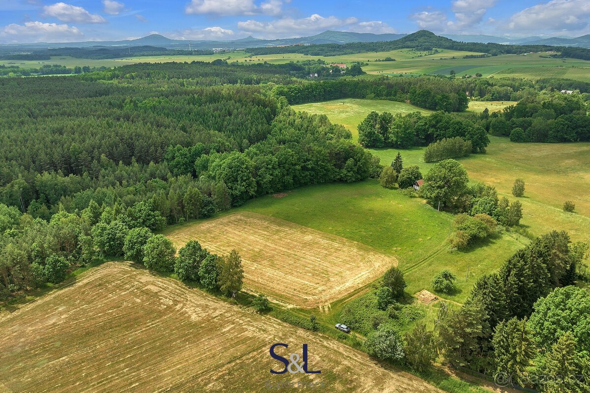 Prodej jedinečného stavebního pozemku ve Svojkově