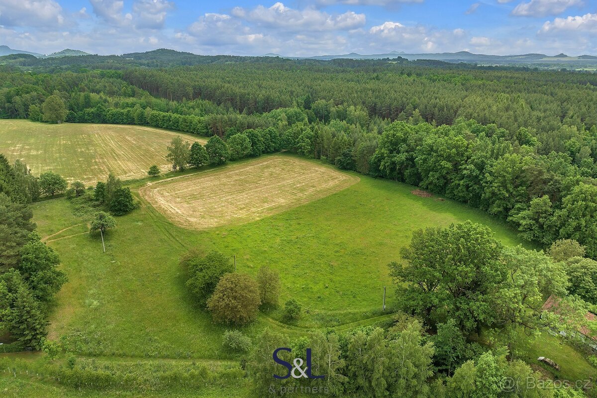 Prodej jedinečného stavebního pozemku ve Svojkově