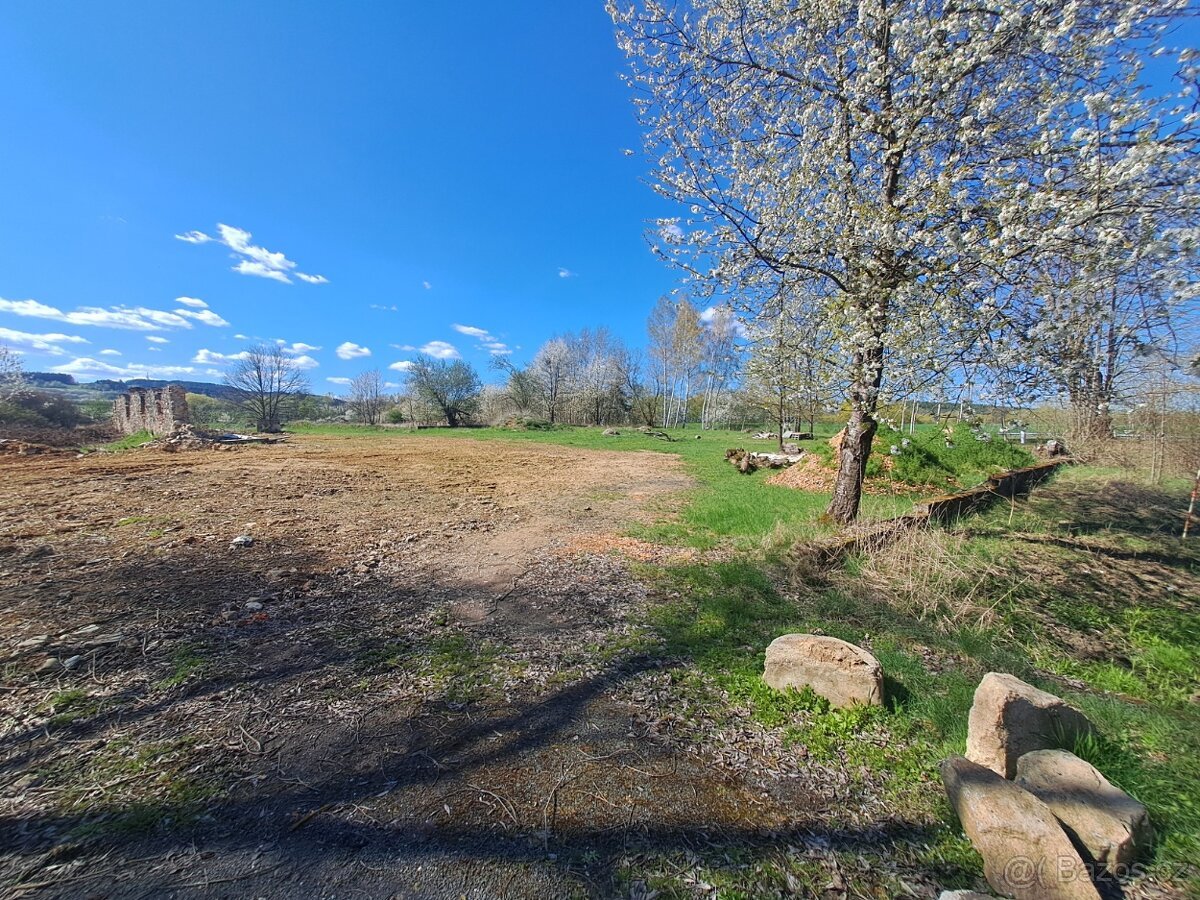 Stavební parcela-pozemek