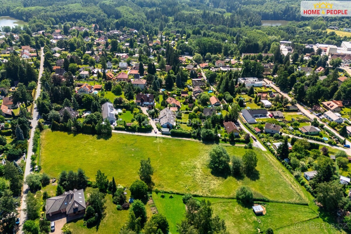 Prodej tří stavebních pozemků. Kamenice u Prahy