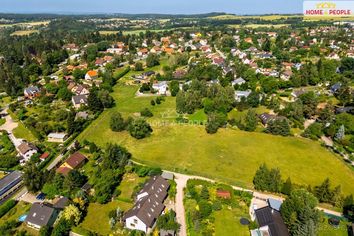 Prodej tří stavebních pozemků. Kamenice u Prahy