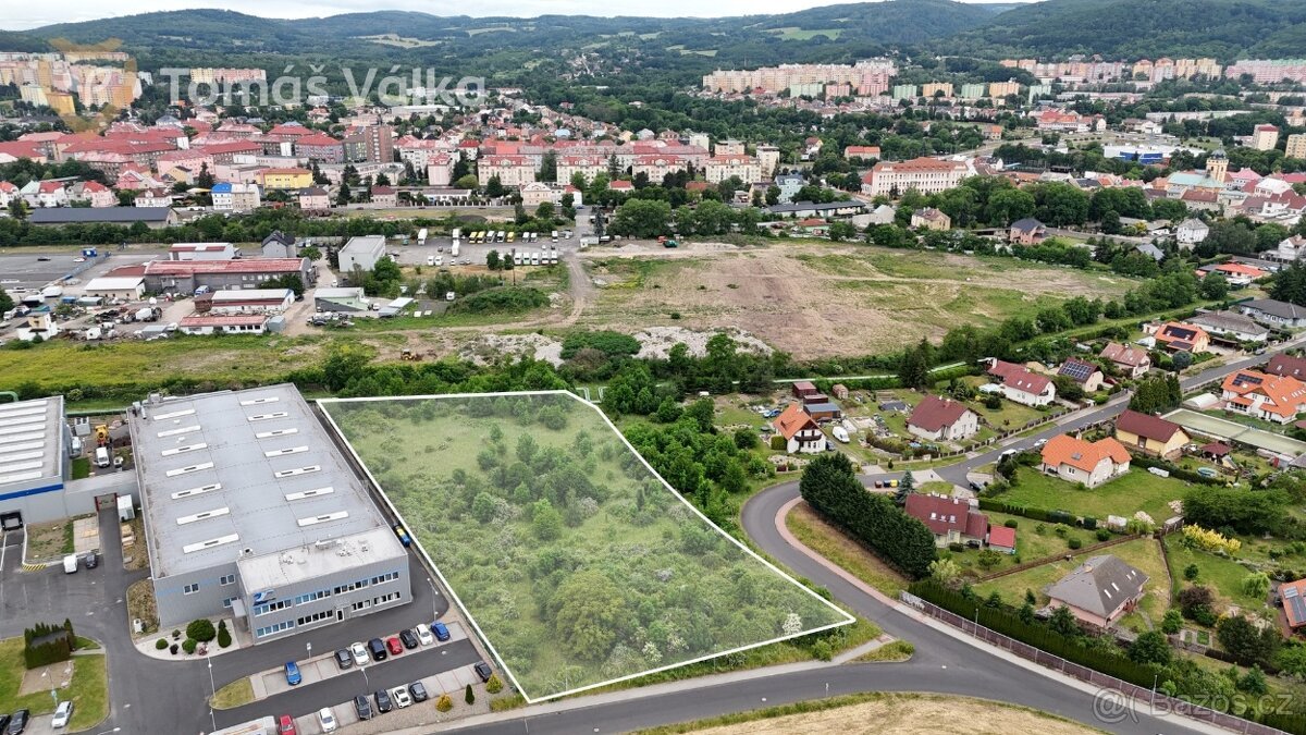Komerční pozemek se stavebním povolením - Jirkov - 7 310 m2