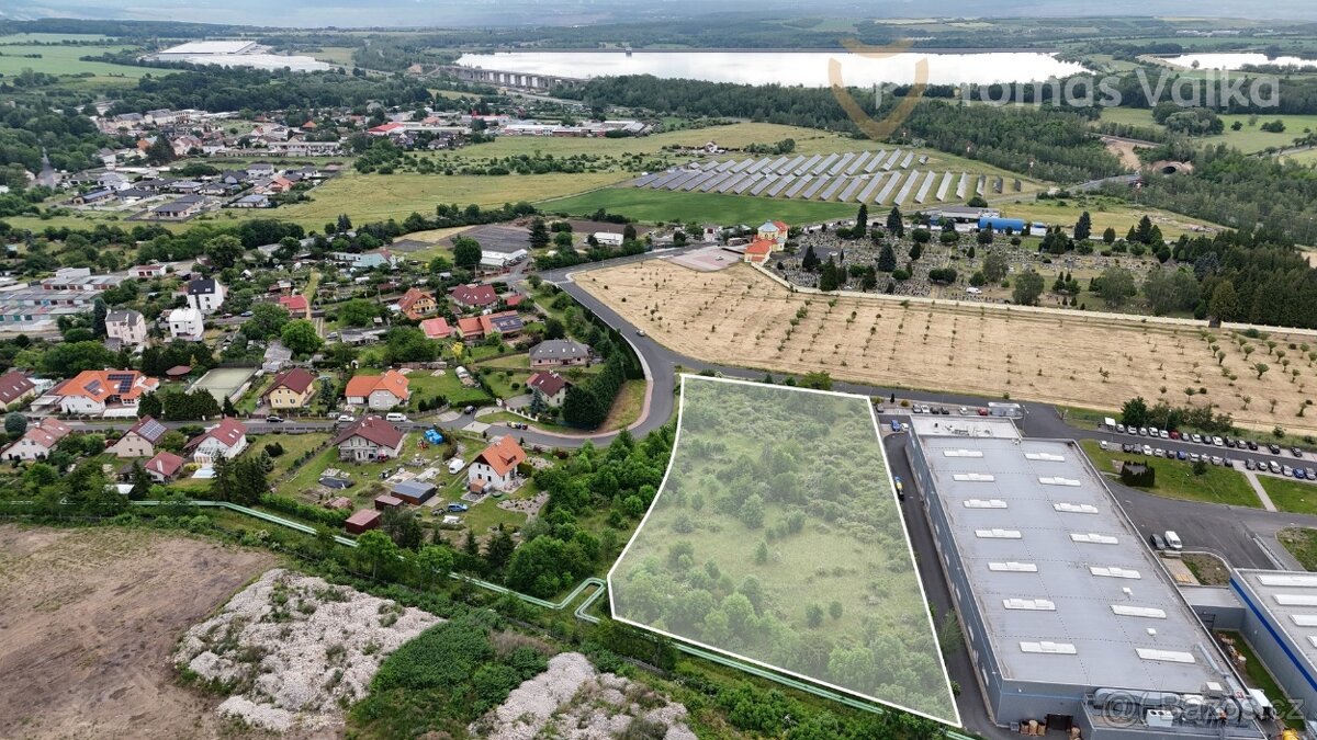 Komerční pozemek se stavebním povolením - Jirkov - 7 310 m2