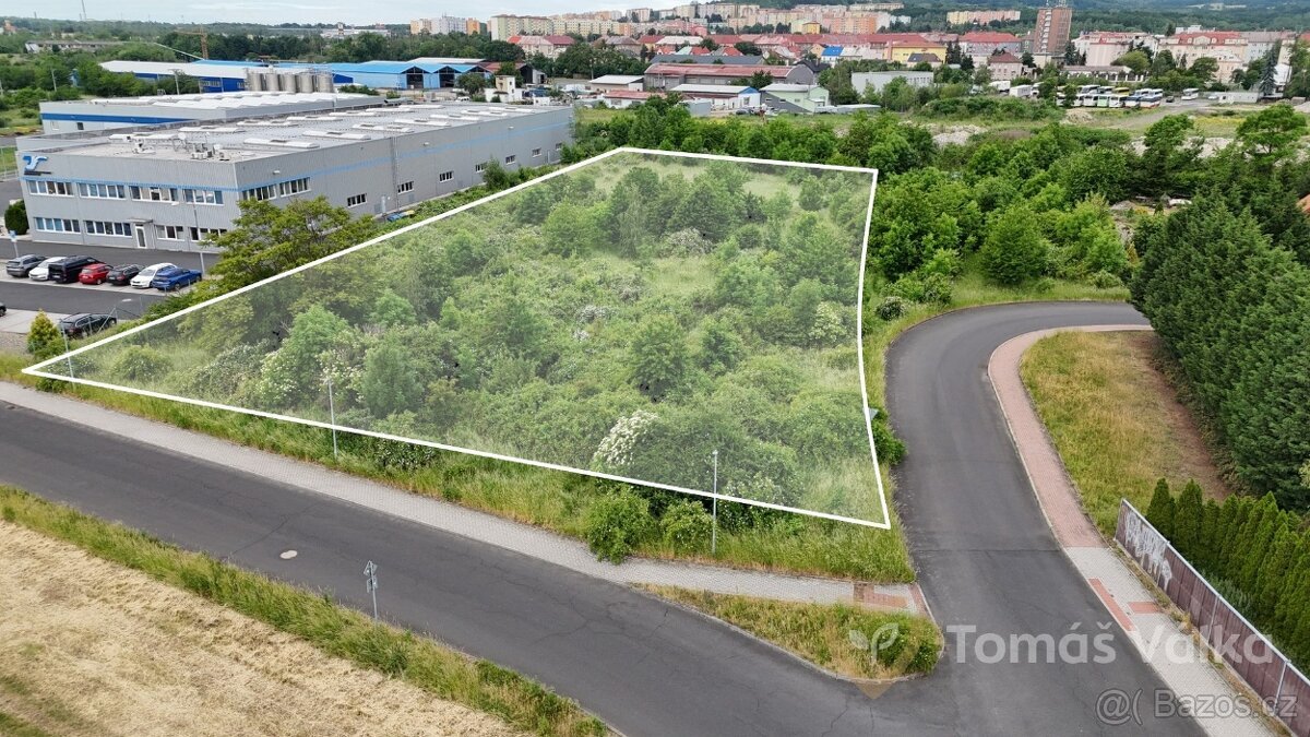 Komerční pozemek se stavebním povolením - Jirkov - 7 310 m2