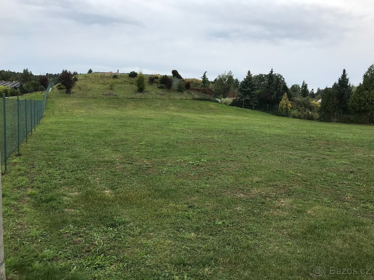 stavební pozemek 1630 m, Kamenice - Praha Východ