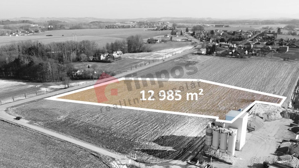 Prodej komerčního pozemku Vojkovice 12.985 m2