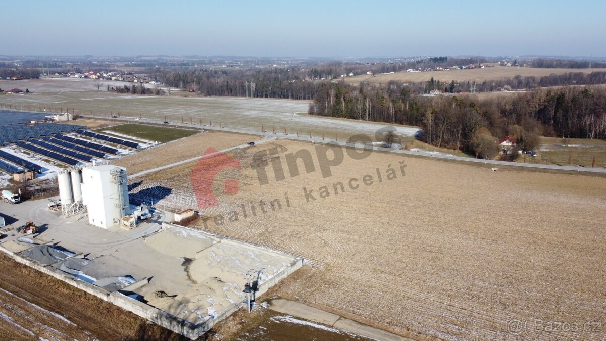 Prodej komerčního pozemku Vojkovice 12.985 m2