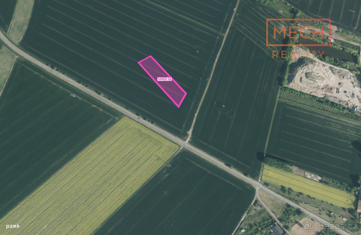 Prodej parcely o výměře 4 850 m2 pro budoucí komerční využit