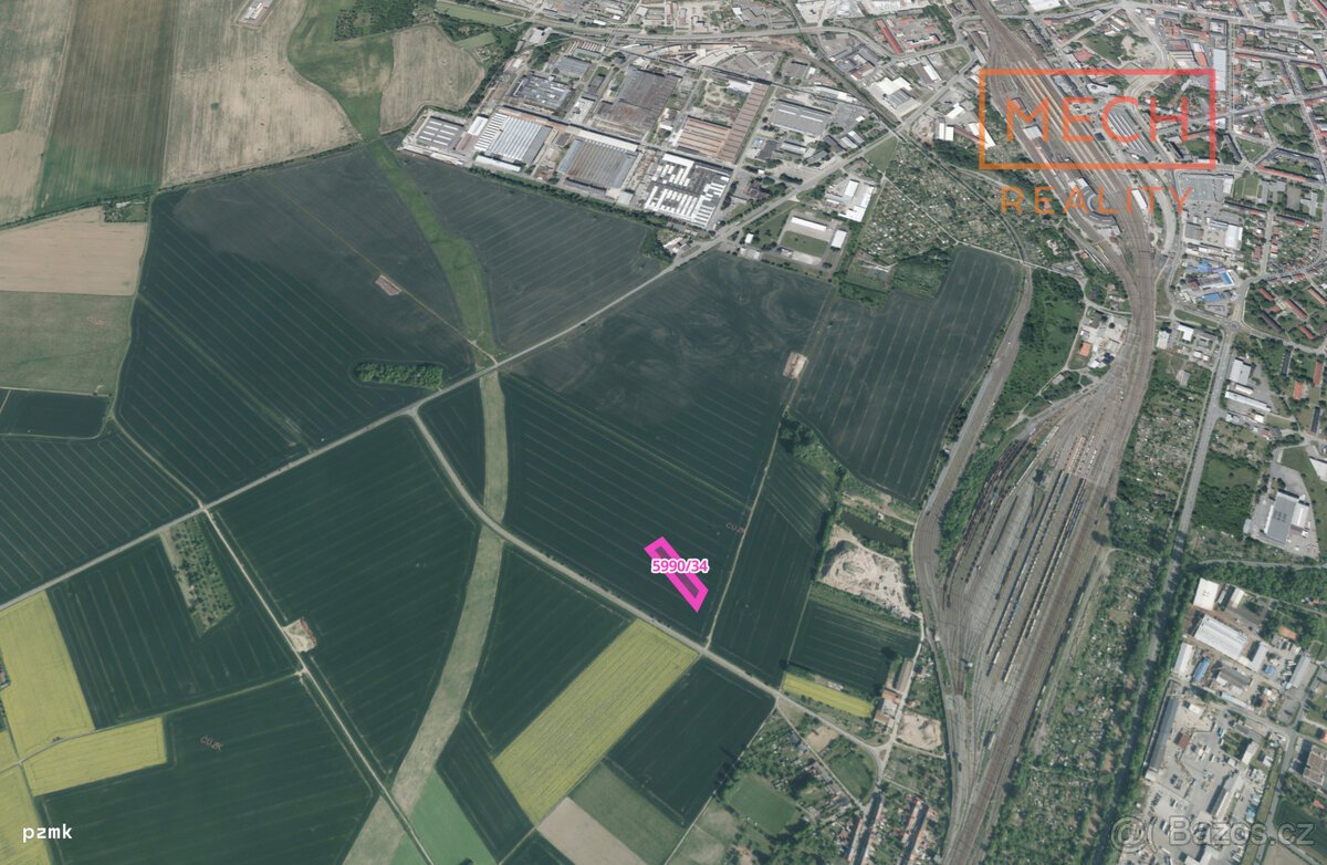 Prodej parcely o výměře 4 850 m2 pro budoucí komerční využit