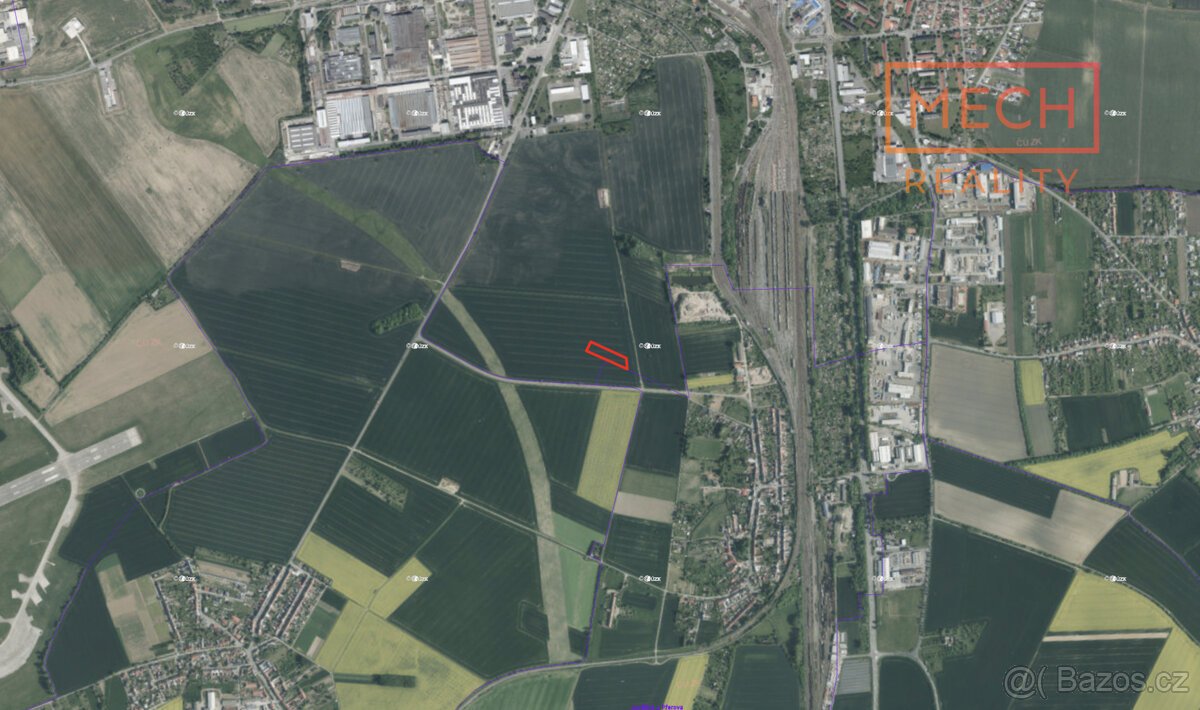 Prodej parcely o výměře 4 850 m2 pro budoucí komerční využit