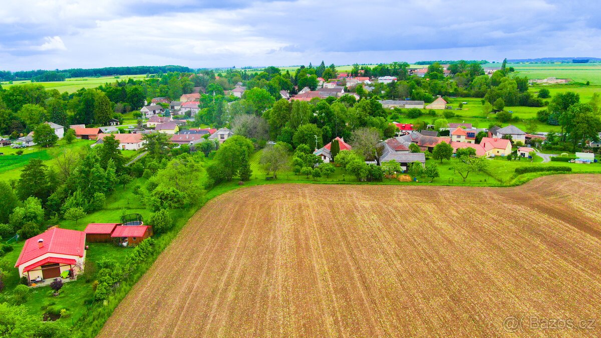 Prodej pole Klucké Chvalovice
