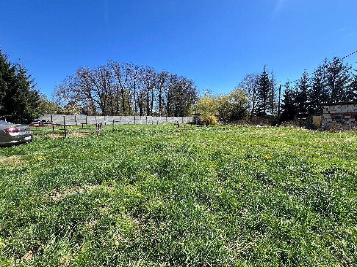 Stavební pozemek, 1951 m², Luhov u Líšťan