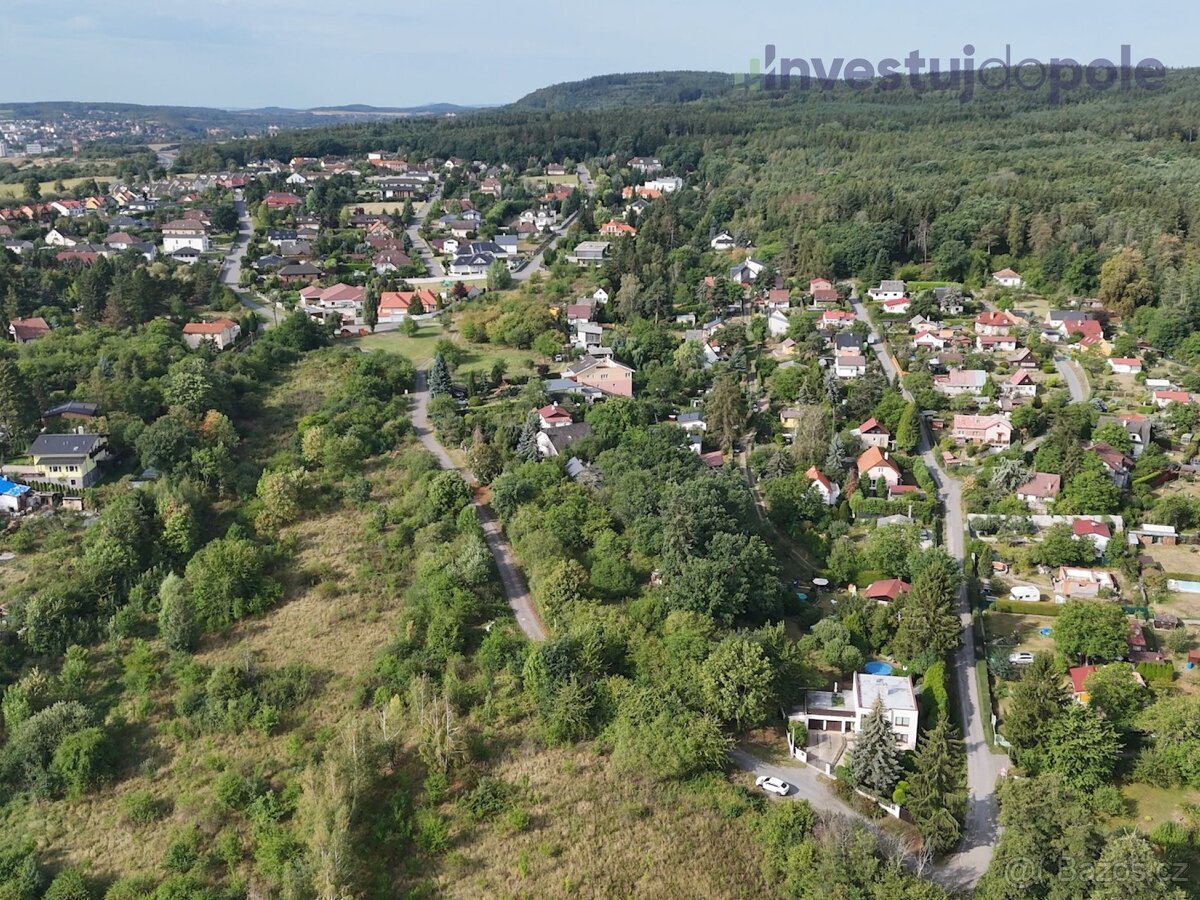 Stavební pozemek 1617 m2 s potenciálem v obci Řitka