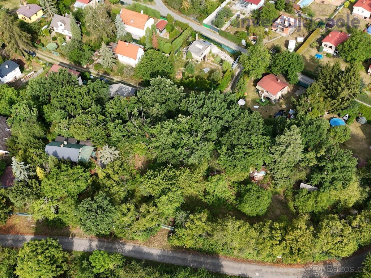 Stavební pozemek 1617 m2 s potenciálem v obci Řitka