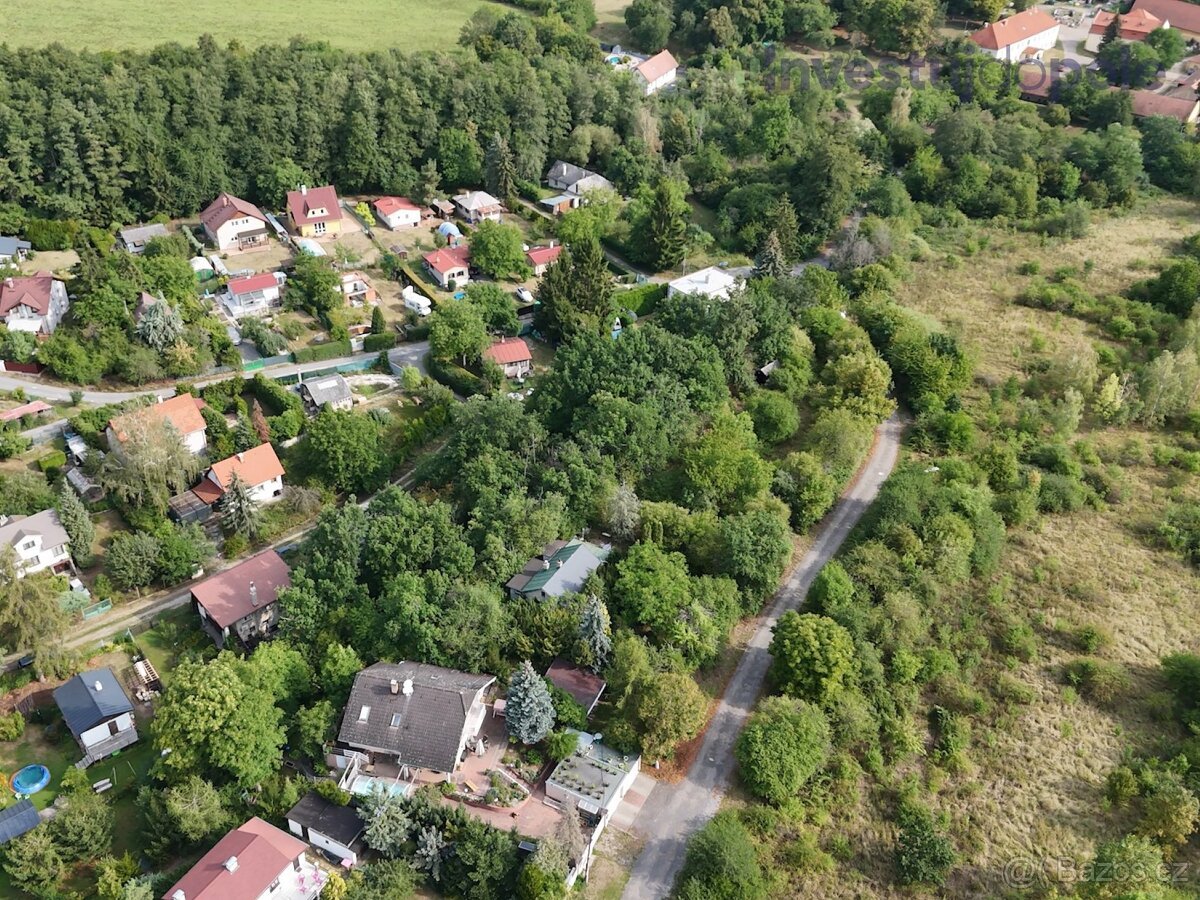 Stavební pozemek 1617 m2 s potenciálem v obci Řitka