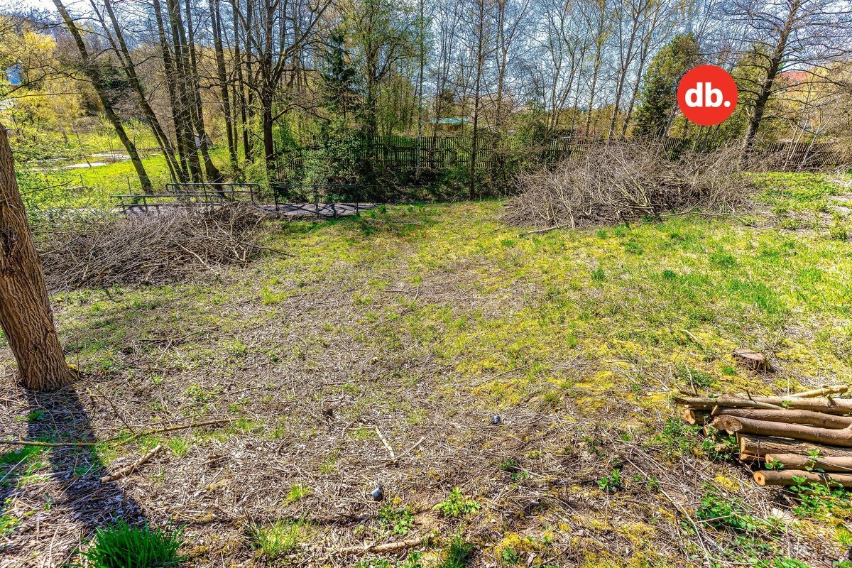 Prodej stavebního pozemku 878 m², Sadov - Bor, ev.č. 01765