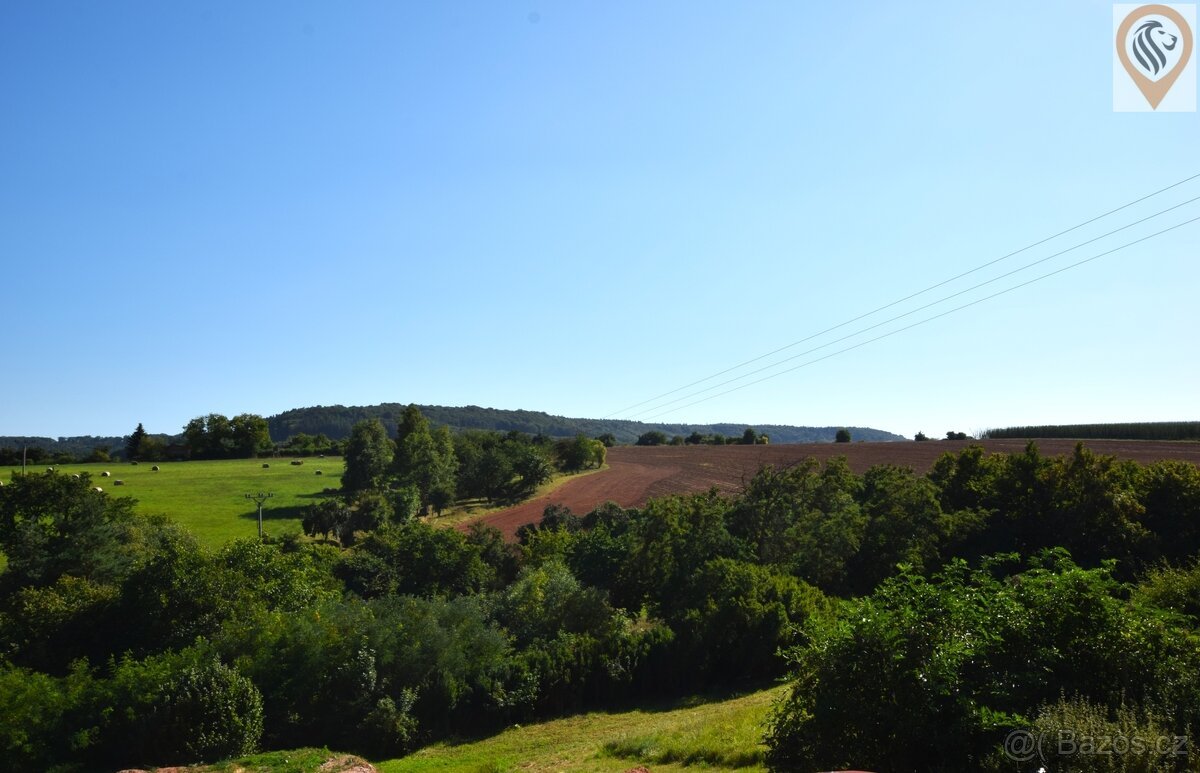 Prodej stavebního pozemku o výměře 1752m² s chatou, v obci P