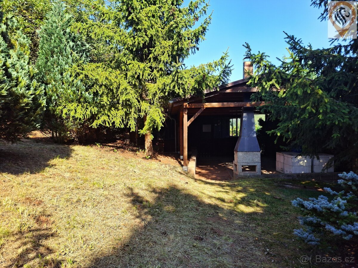 Prodej stavebního pozemku o výměře 1752m² s chatou, v obci P