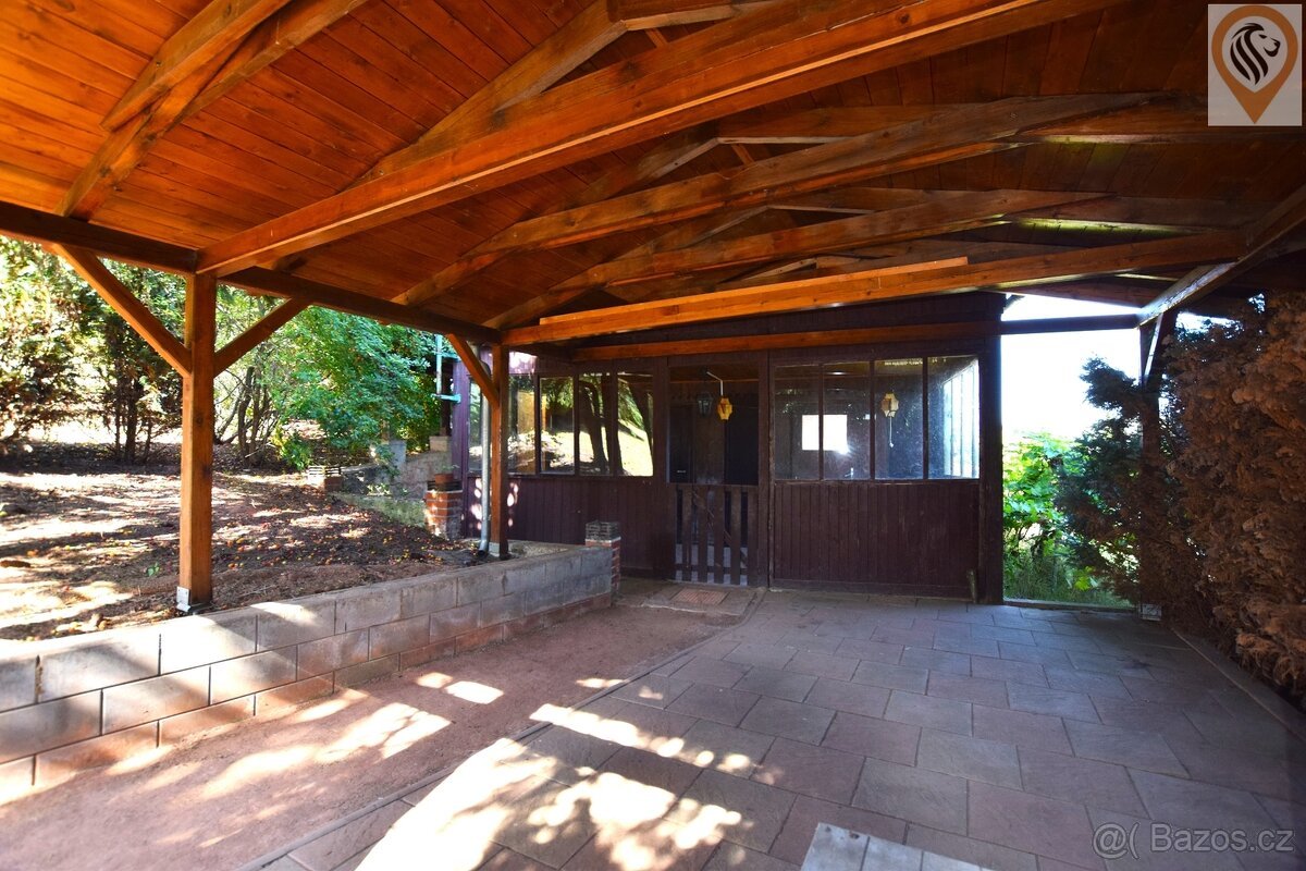 Prodej stavebního pozemku o výměře 1752m² s chatou, v obci P