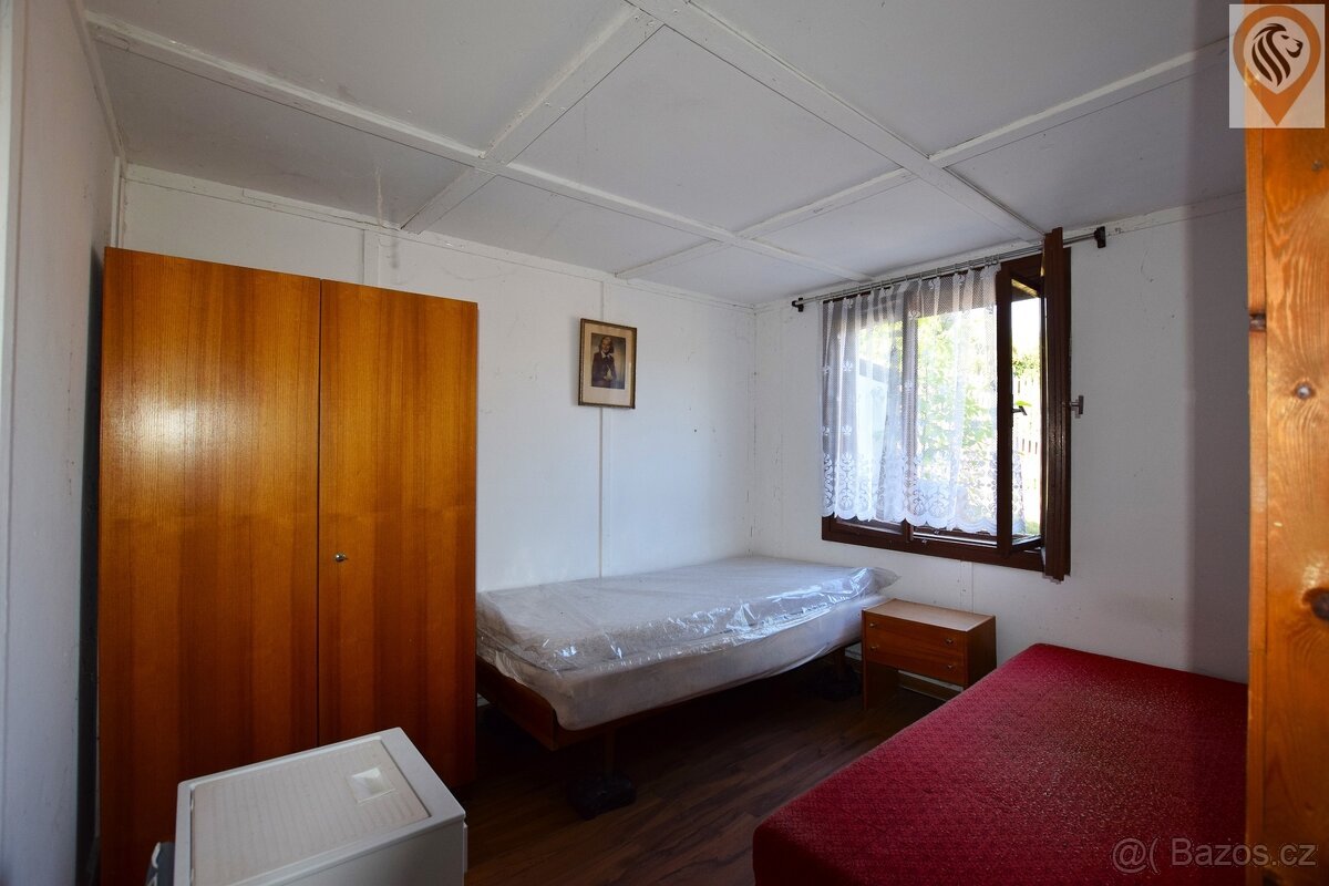 Prodej stavebního pozemku o výměře 1752m² s chatou, v obci P