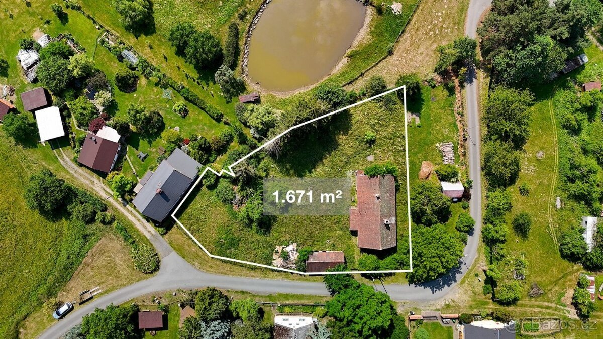 Stavební pozemek 1671 m2 s rodinným domem, Malovice u Boru