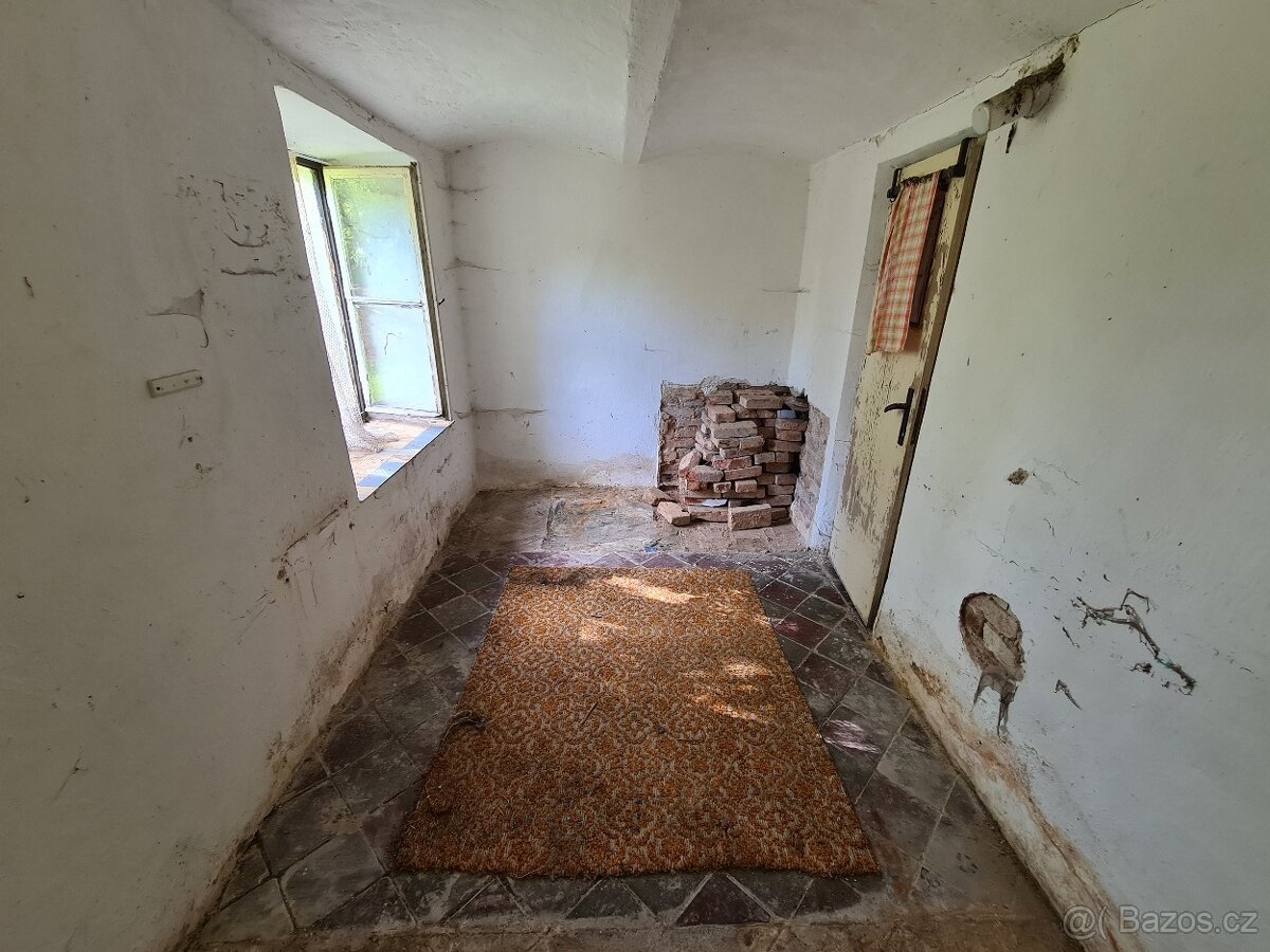 Stavební pozemek 1671 m2 s rodinným domem, Malovice u Boru