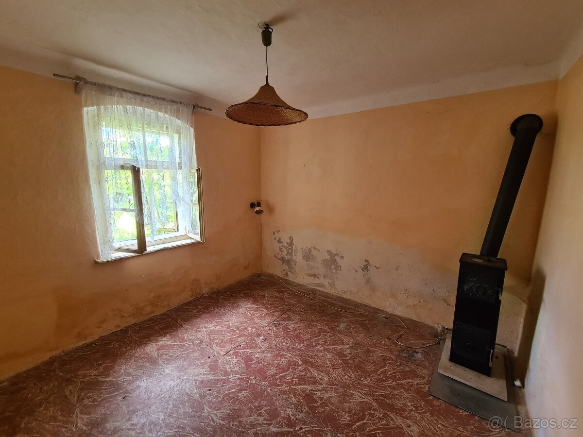 Stavební pozemek 1671 m2 s rodinným domem, Malovice u Boru