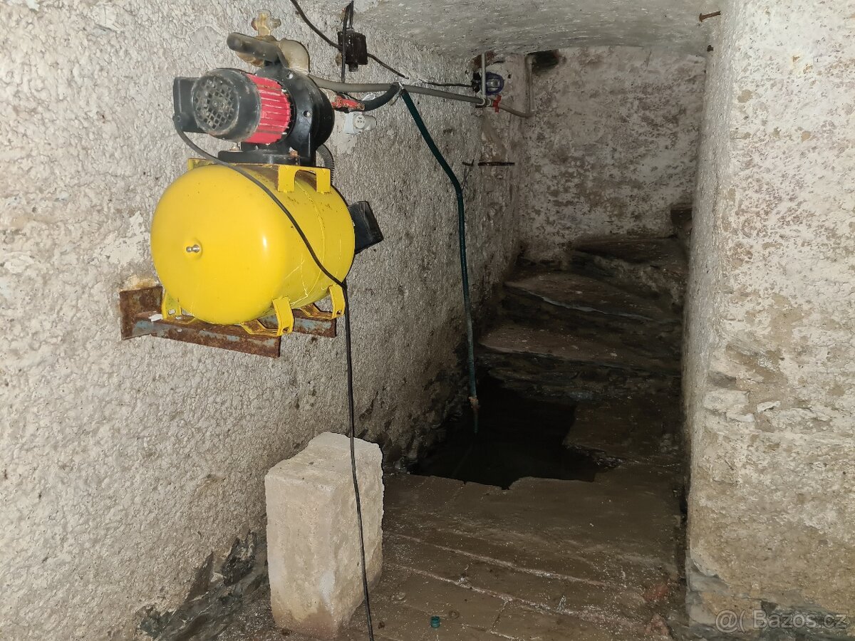 Stavební pozemek 1671 m2 s rodinným domem, Malovice u Boru