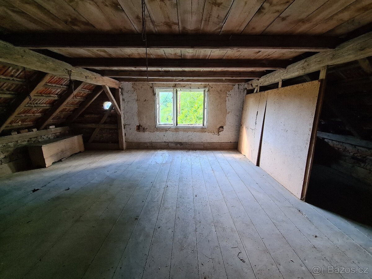 Stavební pozemek 1671 m2 s rodinným domem, Malovice u Boru