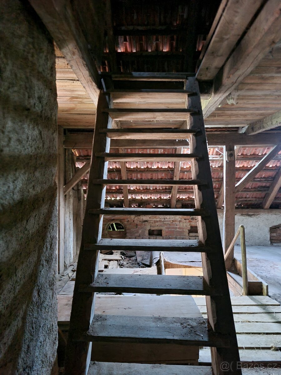 Stavební pozemek 1671 m2 s rodinným domem, Malovice u Boru