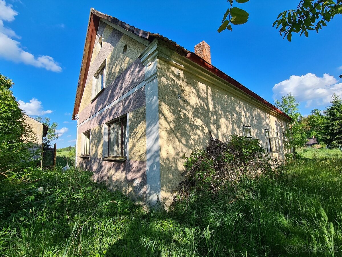 Stavební pozemek 1671 m2 s rodinným domem, Malovice u Boru