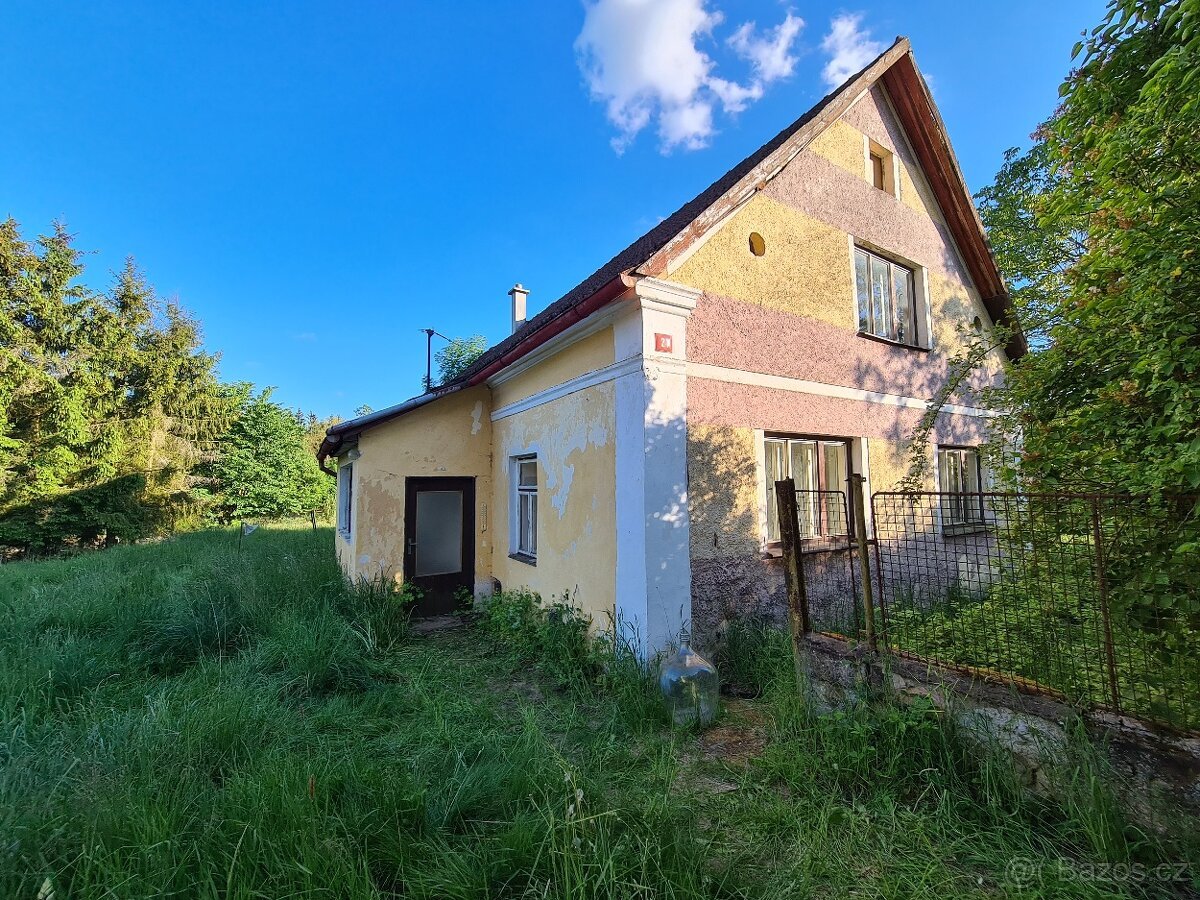 Stavební pozemek 1671 m2 s rodinným domem, Malovice u Boru
