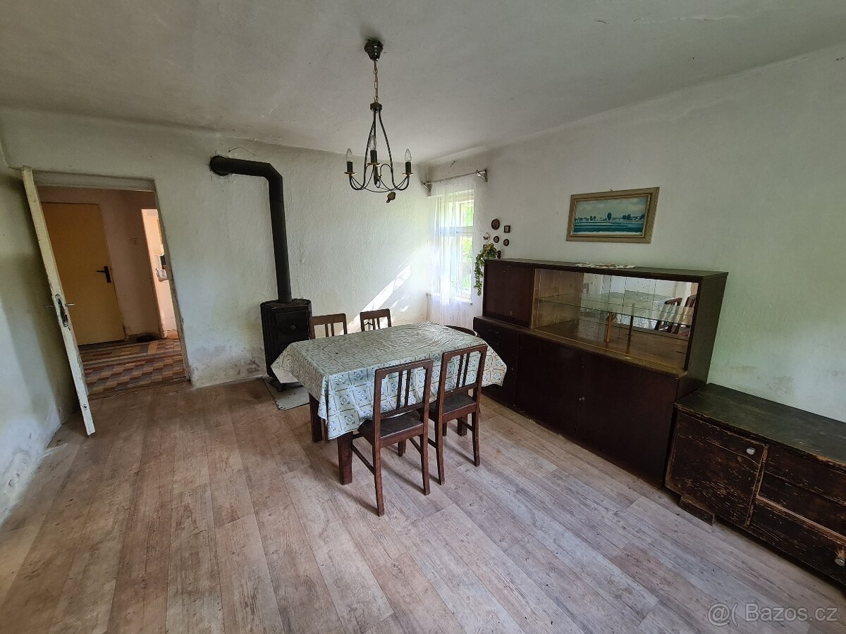 Stavební pozemek 1671 m2 s rodinným domem, Malovice u Boru